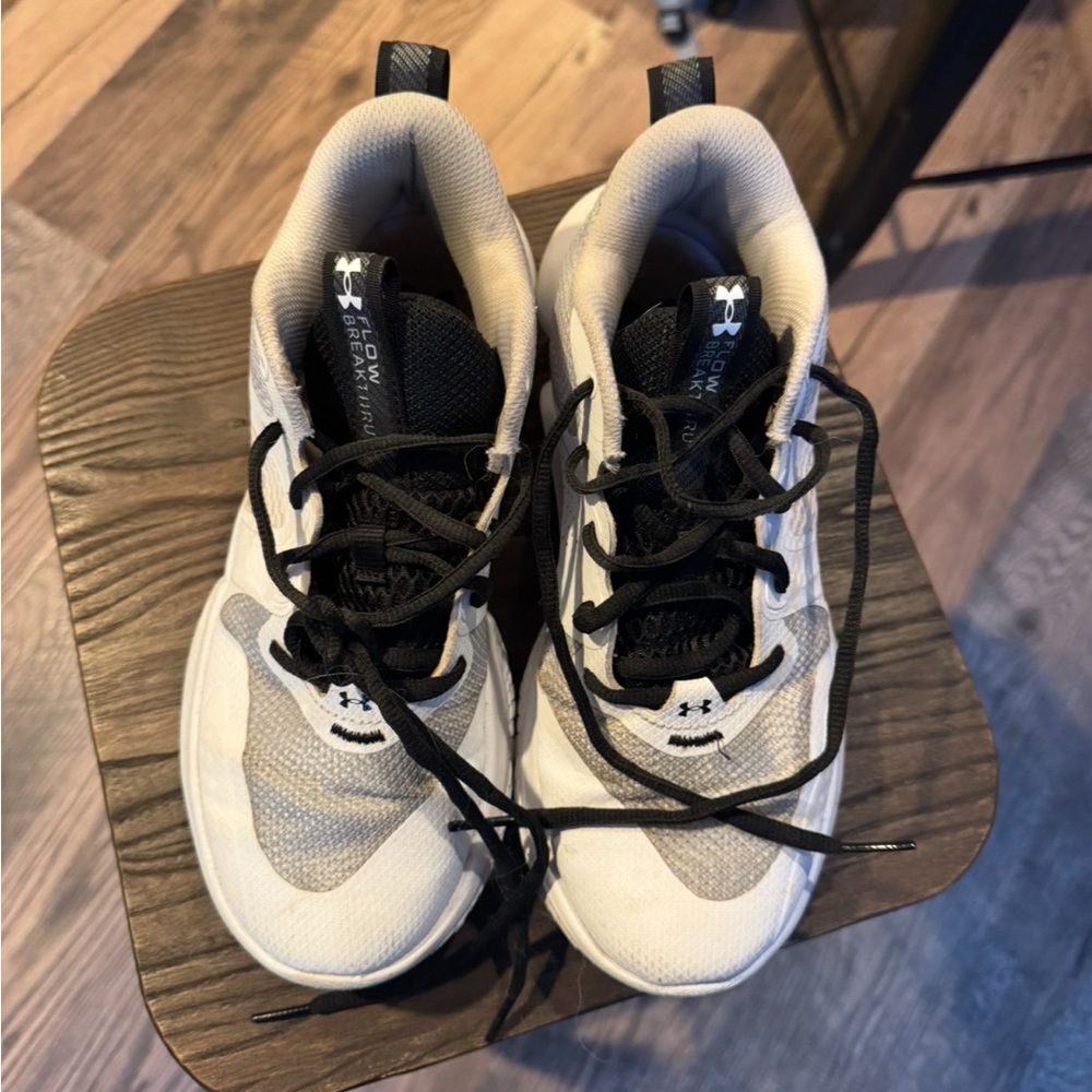 Under Armour Women’s Flow Breakthru Black and White Basketball Sneakers
